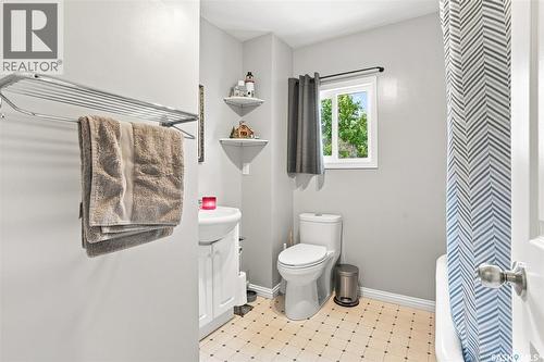503 P Avenue N, Saskatoon, SK - Indoor Photo Showing Bathroom