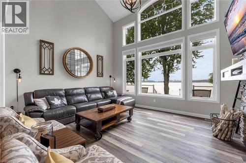 40 Third Line Road, Centre Wellington, ON - Indoor Photo Showing Living Room