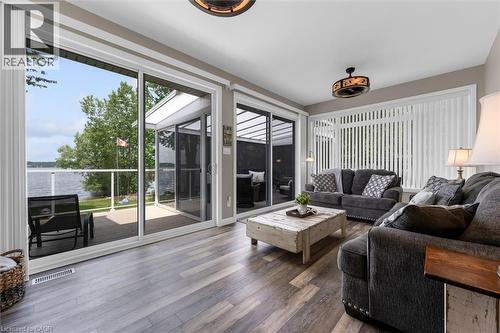 40 Third Line Road, Centre Wellington, ON - Indoor Photo Showing Living Room
