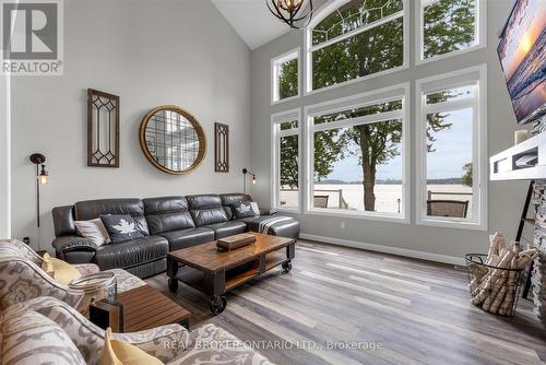 40 Third Line Road, Centre Wellington, ON - Indoor Photo Showing Living Room