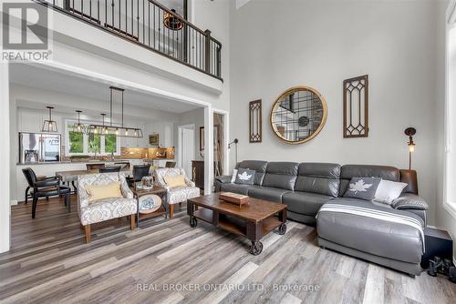40 Third Line Road, Centre Wellington, ON - Indoor Photo Showing Living Room