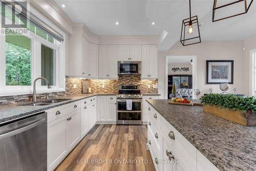 40 Third Line Road, Centre Wellington, ON - Indoor Photo Showing Kitchen With Stainless Steel Kitchen With Double Sink With Upgraded Kitchen