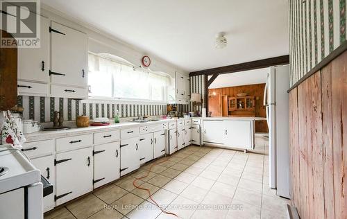 27 Rothsay Avenue, Kitchener, ON - Indoor Photo Showing Kitchen