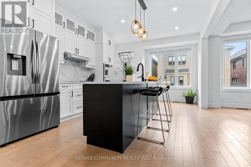 2879 Foxden Square, Pickering, ON - Indoor Photo Showing Kitchen With Upgraded Kitchen