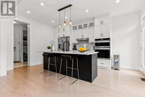 2879 Foxden Square, Pickering, ON - Indoor Photo Showing Kitchen With Upgraded Kitchen