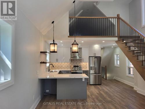 UPSTAIRS - 195 OAKMOUNT ROAD N , Toronto, Ontario M6P 2N1 2