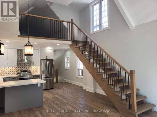 UPSTAIRS - 195 OAKMOUNT ROAD N , Toronto, Ontario M6P 2N1 3