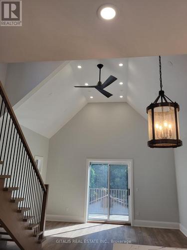 UPSTAIRS - 195 OAKMOUNT ROAD N , Toronto, Ontario M6P 2N1 4