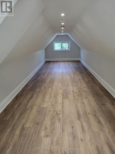 UPSTAIRS - 195 OAKMOUNT ROAD N , Toronto, Ontario M6P 2N1 5