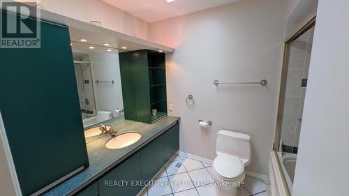 1443 Birchwood Drive, Mississauga, ON - Indoor Photo Showing Bathroom