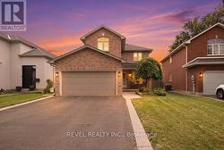 28 LAKE STREET Grimsby, ON L3M 2G7
