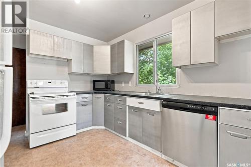 1401 10Th Street E, Saskatoon, SK - Indoor Photo Showing Kitchen