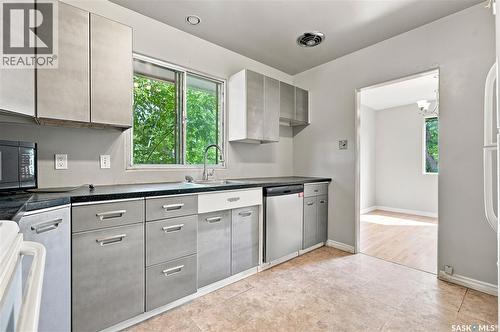 1401 10Th Street E, Saskatoon, SK - Indoor Photo Showing Kitchen