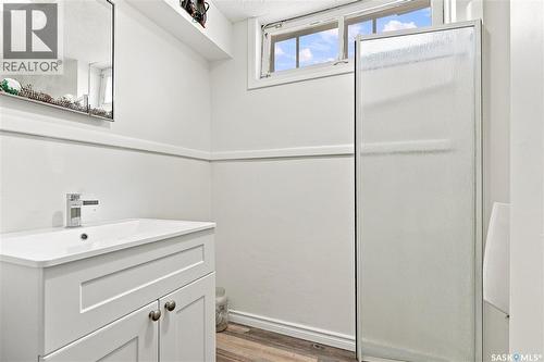 1401 10Th Street E, Saskatoon, SK - Indoor Photo Showing Bathroom