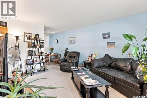229 U Avenue N, Saskatoon, SK - Indoor Photo Showing Living Room