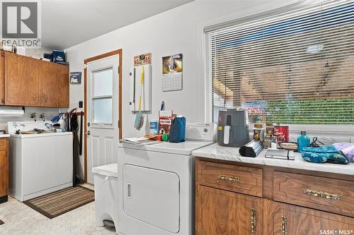 229 U Avenue N, Saskatoon, SK - Indoor Photo Showing Laundry Room