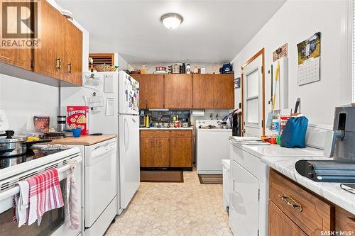 229 U Avenue N, Saskatoon, SK - Indoor Photo Showing Kitchen