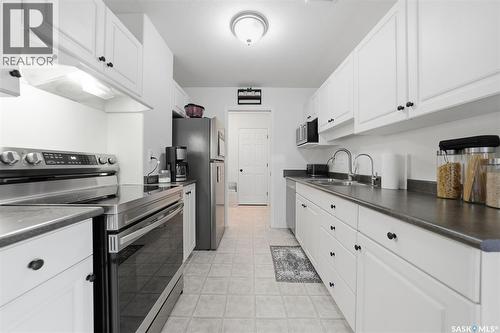 204D 141 105Th Street W, Saskatoon, SK - Indoor Photo Showing Kitchen