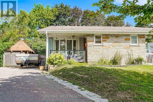 1105 VALLEY COURT  Oshawa, ON L1J 3M4
