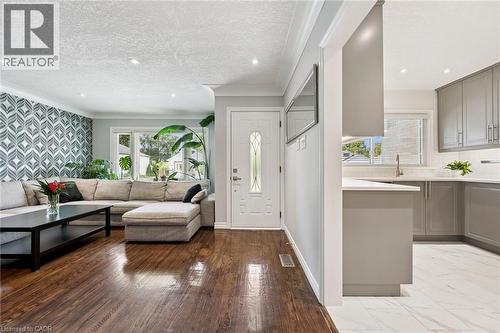49 East Street, Cambridge, ON - Indoor Photo Showing Living Room