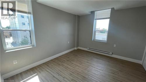 69 EAST MAIN Street Unit# 305 , Welland, Ontario L3B 3W4 5