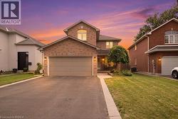 28 LAKE Street Grimsby, ON L3M 2G7
