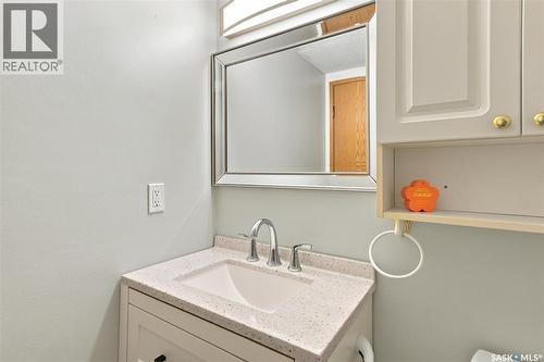 203 525 5Th Avenue N, Saskatoon, SK - Indoor Photo Showing Bathroom