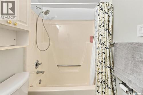 203 525 5Th Avenue N, Saskatoon, SK - Indoor Photo Showing Bathroom