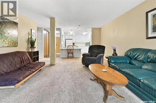 203 525 5Th Avenue N, Saskatoon, SK - Indoor Photo Showing Living Room