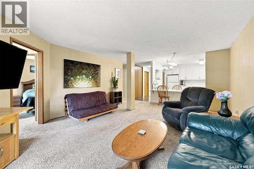 203 525 5Th Avenue N, Saskatoon, SK - Indoor Photo Showing Living Room