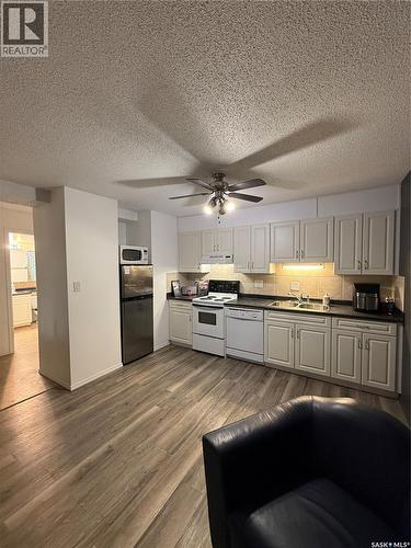 4 111 St Lawrence Crescent, Saskatoon, SK - Indoor Photo Showing Kitchen With Double Sink