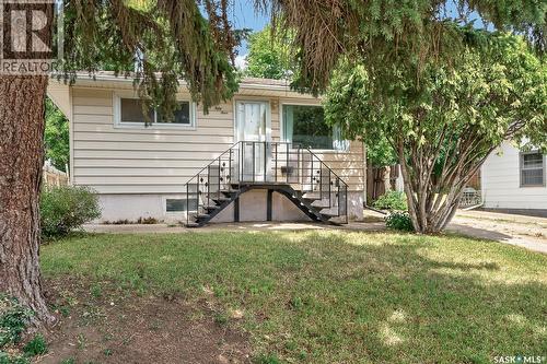 1054 Stadacona STREET W  Moose Jaw, SK S6H 2B2