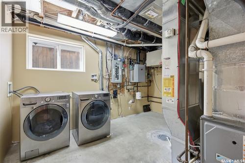 703 Beechmont Lane, Saskatoon, SK - Indoor Photo Showing Laundry Room