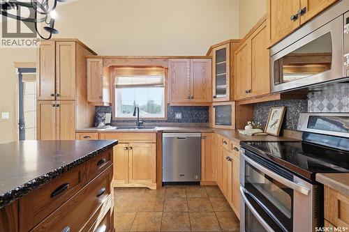 703 Beechmont Lane, Saskatoon, SK - Indoor Photo Showing Kitchen