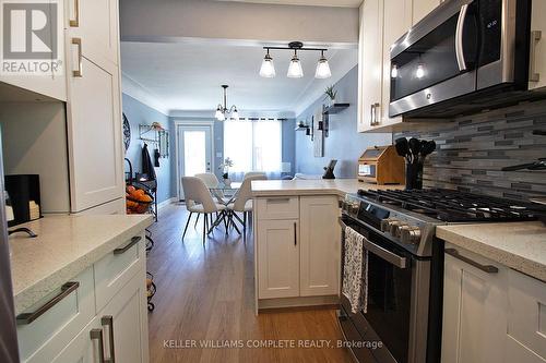 7 Lampton Place, Hamilton, ON - Indoor Photo Showing Kitchen