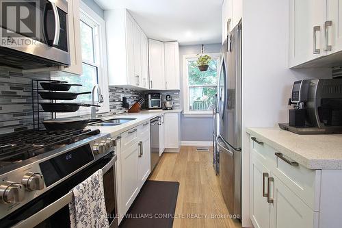7 Lampton Place, Hamilton, ON - Indoor Photo Showing Kitchen With Stainless Steel Kitchen With Double Sink