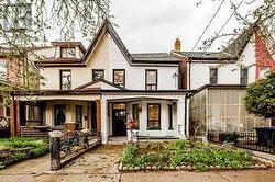 LOWER - 288 MARKHAM STREET  Toronto, ON M6J 2G6