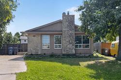 92 Blackwater Bay  Winnipeg, MB R2N 1M6