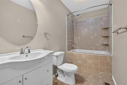 92 Blackwater Bay, Winnipeg, MB - Indoor Photo Showing Bathroom