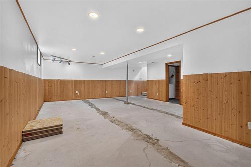 92 Blackwater Bay, Winnipeg, MB - Indoor Photo Showing Other Room