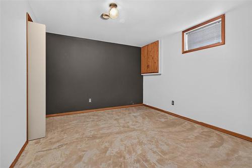 92 Blackwater Bay, Winnipeg, MB - Indoor Photo Showing Other Room
