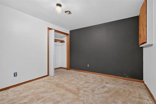 92 Blackwater Bay, Winnipeg, MB - Indoor Photo Showing Other Room