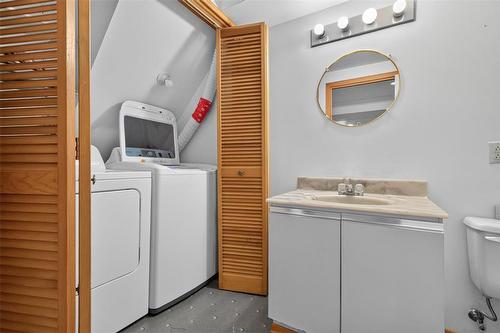 92 Blackwater Bay, Winnipeg, MB - Indoor Photo Showing Laundry Room