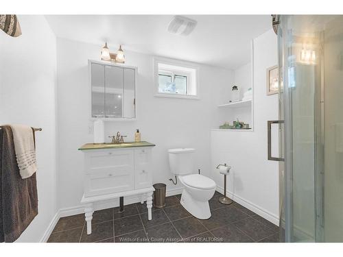 22 Danforth, Leamington, ON - Indoor Photo Showing Bathroom