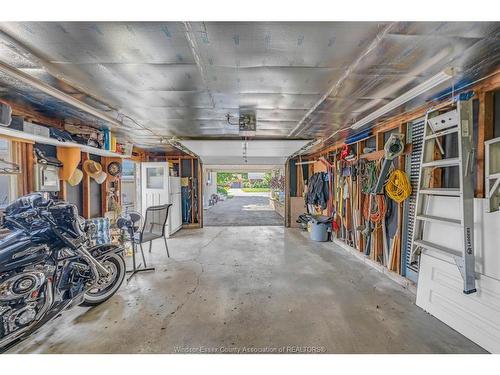 22 Danforth, Leamington, ON - Indoor Photo Showing Garage