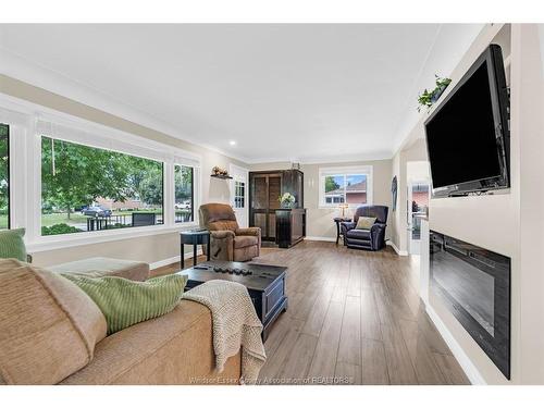 22 Danforth, Leamington, ON - Indoor Photo Showing Living Room With Fireplace