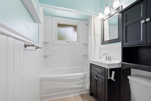 509 Rosseau Ave, Winnipeg, MB - Indoor Photo Showing Bathroom