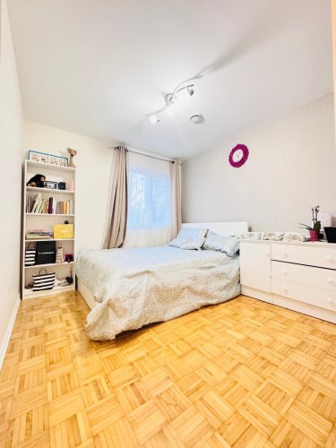 Bedroom - 9435 Rue Riverin, Brossard, QC - Indoor Photo Showing Bedroom