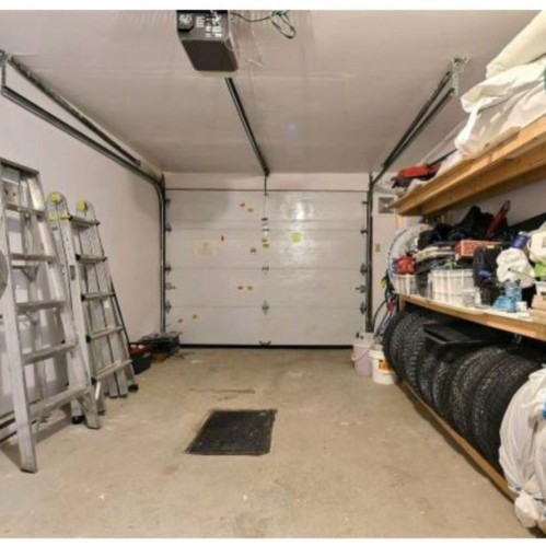 Garage - 9435 Rue Riverin, Brossard, QC - Indoor Photo Showing Garage