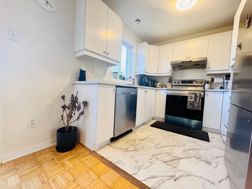 Kitchen - 9435 Rue Riverin, Brossard, QC - Indoor Photo Showing Kitchen
